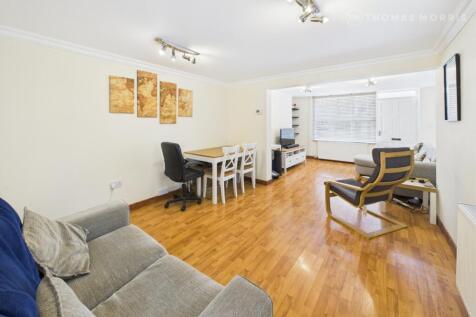 High Street, Huntingdon PE28 2 bed terraced house for sale