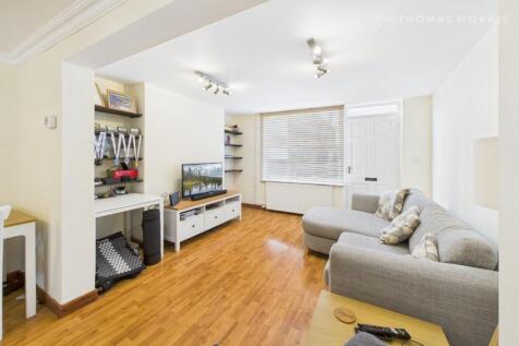 High Street, Huntingdon PE28 2 bed terraced house for sale