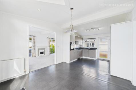 Willow Way, Cambridgeshire PE27 2 bed detached house for sale
