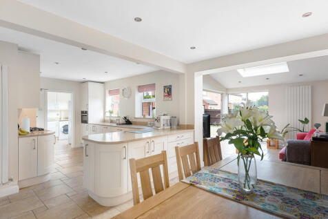 Rushington Close, Cambridgeshire PE27 5 bed detached house for sale