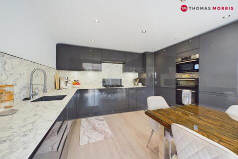 Hollidays Road, Huntingdon PE28 4 bed semi