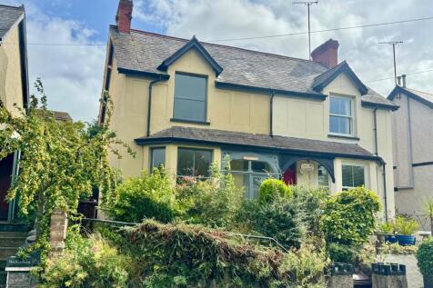 2 bedroom semi-detached house for sale