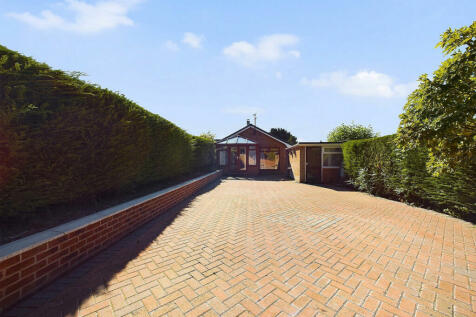 2 bedroom detached bungalow for sale