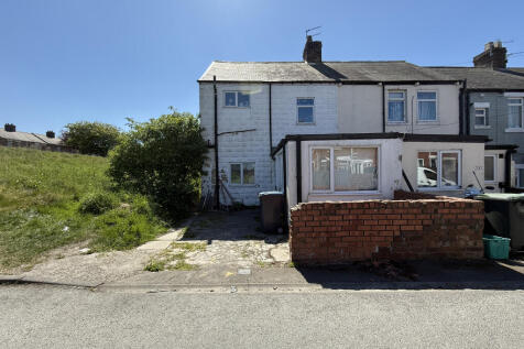 End of terrace house for sale