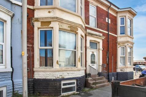 Studio flat for sale