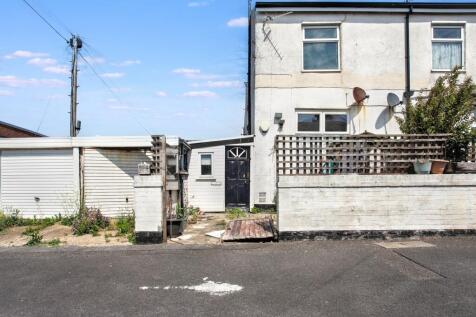 1 bedroom ground floor flat for sale