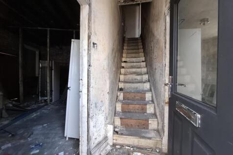 4 bedroom end of terrace house for sale
