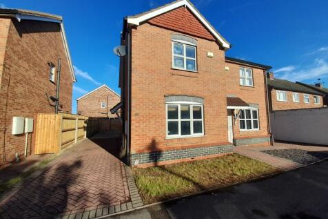 2 bedroom semi-detached house for sale
