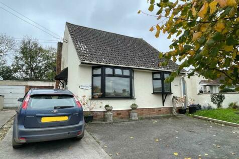 3 bedroom semi-detached bungalow for sale