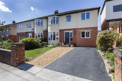 Kennedy Avenue, Fixby, Huddersfield 5 bed semi
