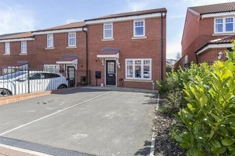 Francis View, Fixby 3 bed townhouse for sale