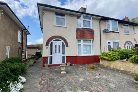 Central Close, Fartown, Huddersfield 3 bed semi