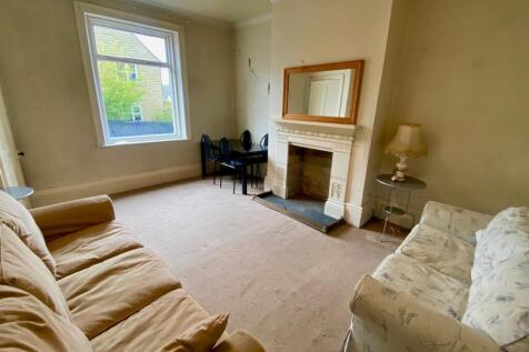 Birkby Lodge Road, Huddersfield 2 bed terraced house for sale
