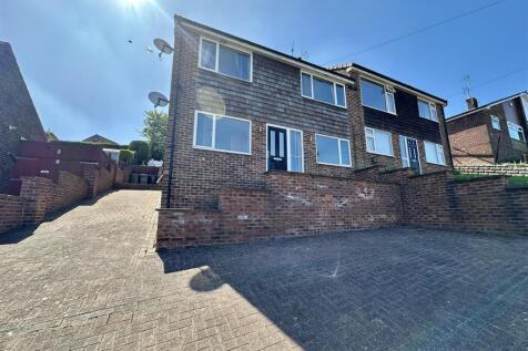 Woodhall Drive, Batley 3 bed house for sale