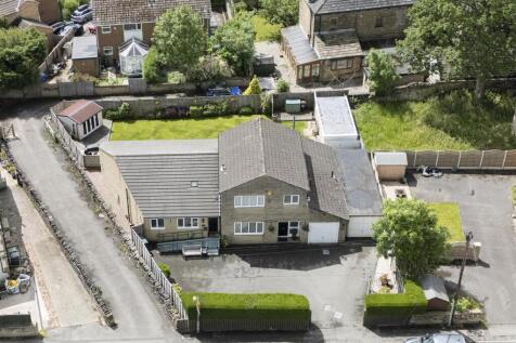 Lee Green, Mirfield 4 bed detached house for sale