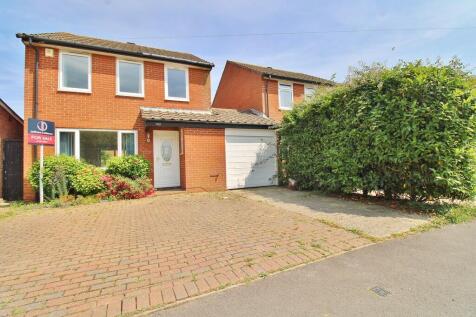 3 bedroom link detached house for sale