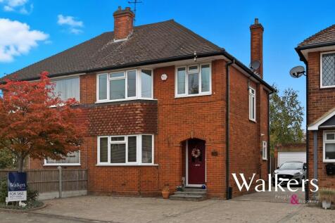 Hunter Avenue, Shenfield, Brentwood 3 bed semi