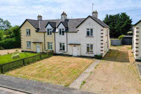 Bank Avenue, Somersham, Huntingdon... 3 bed semi
