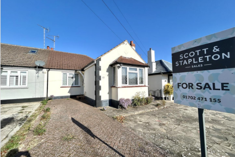 3 bedroom semi-detached bungalow for sale