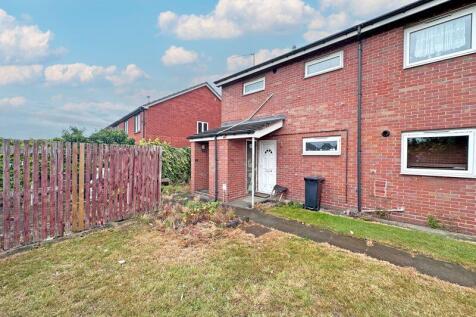 Church Street, TIPTON, DY4 7SR 3 bed flat for sale