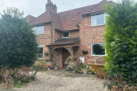 Cromwell Road, Winnington, Northwich 4 bed semi