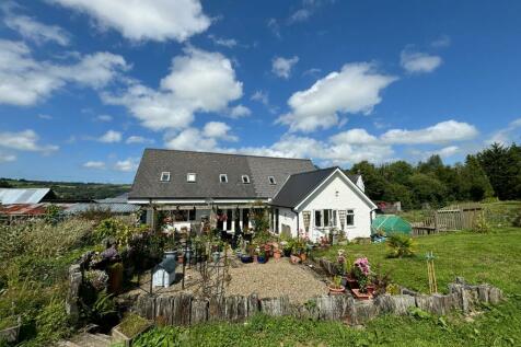 Llwynygroes, Tregaron, SY25 6 bed property with land for sale