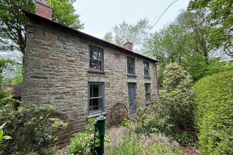 Llangeitho, Tregaron, SY25 3 bed property with land for sale