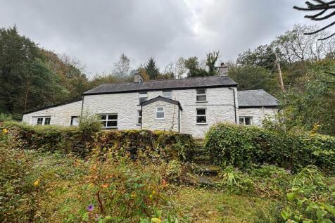 Llanddewi Brefi, Tregaron, SY25 4 bed property with land for sale