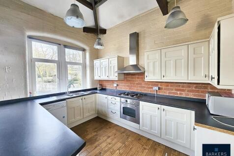 Oxford Road, Gomersal 6 bed maisonette for sale