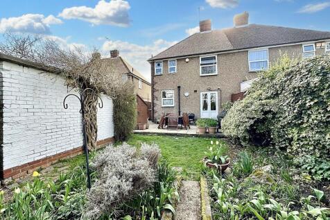 Edulf Road, Borehamwood, WD6 3 bed semi
