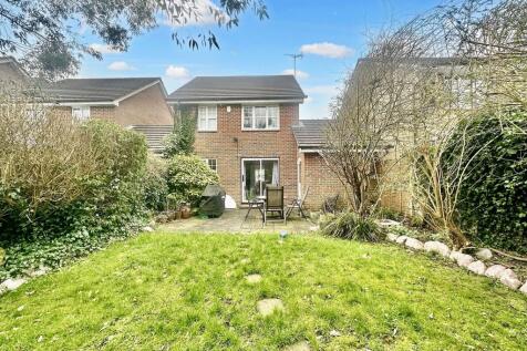 Fielders Way, Shenley, WD7 3 bed link detached house for sale