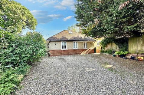 St. Giles Avenue, South Mimms, EN6 5 bed semi