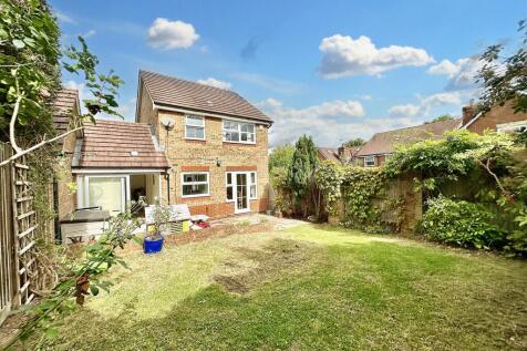King Charles Road, Shenley, WD7 3 bed link detached house for sale