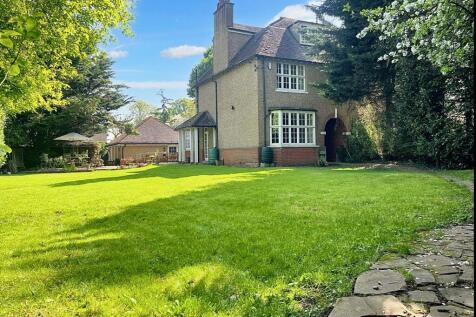 5 bedroom semi-detached house for sale