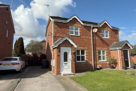 2 bedroom semi-detached house for sale