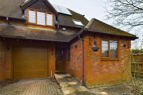 Franklin Avenue, Tadley, Hampshire, RG26 3 bed end of terrace house for sale