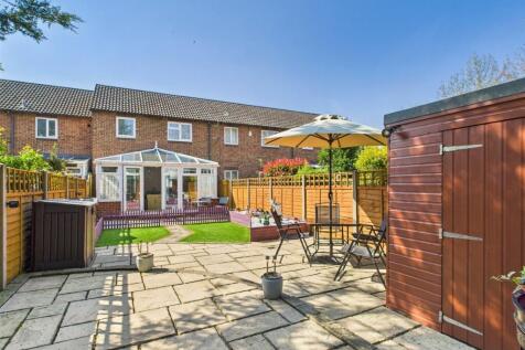 Falcon Fields, Tadley, Berkshire, RG26 2 bed terraced house for sale