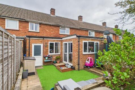 Stanfield, Tadley, Hampshire, RG26 3 bed terraced house for sale