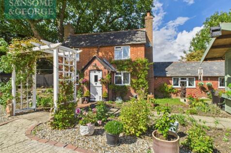 Aldermaston Road, Pamber Green... 3 bed detached house for sale