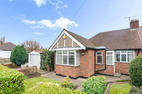 Herlwyn Avenue, Ruislip 2 bed bungalow for sale