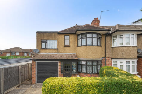 4 bedroom end of terrace house for sale