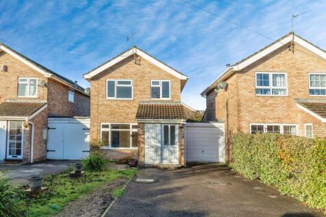 3 bedroom link detached house for sale