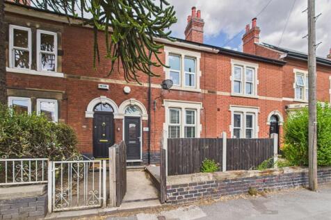 4 bedroom terraced house for sale