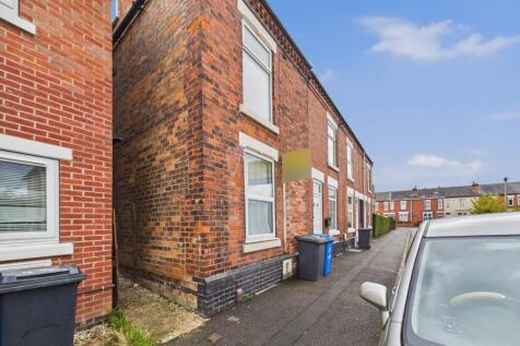 5 bedroom end of terrace house for sale