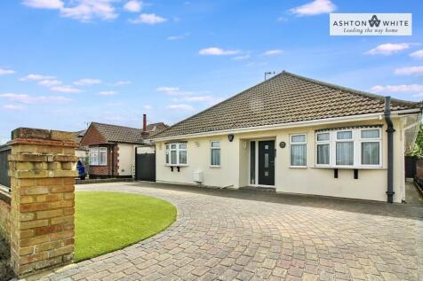 4 bedroom detached bungalow for sale