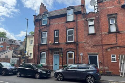 6 bedroom semi-detached house for sale