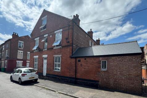 4 bedroom end of terrace house for sale