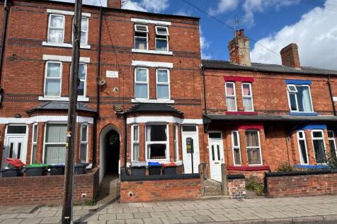 3 bedroom flat for sale