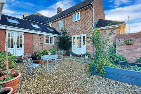 Dewlands, Black Notley, Braintree, CM77 4 bed semi