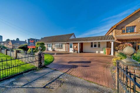 Bealeys Lane, Bloxwich, Walsall WS3 4 bed detached bungalow for sale